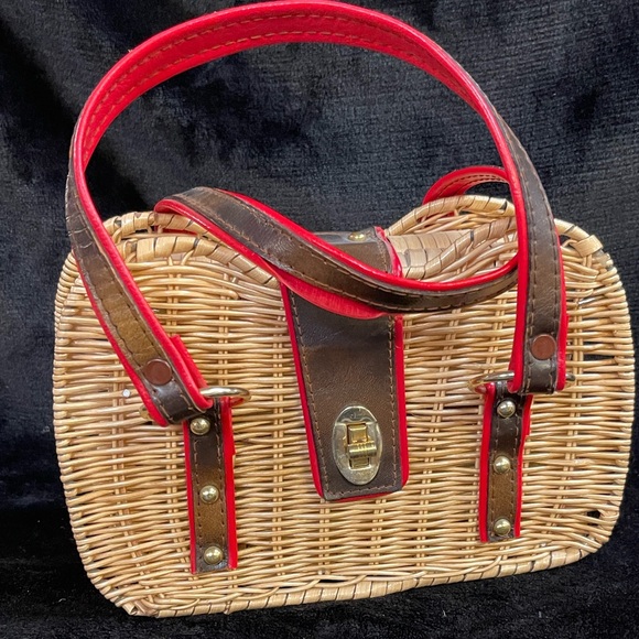 Accessories - 100-200-Vintage Purse Show